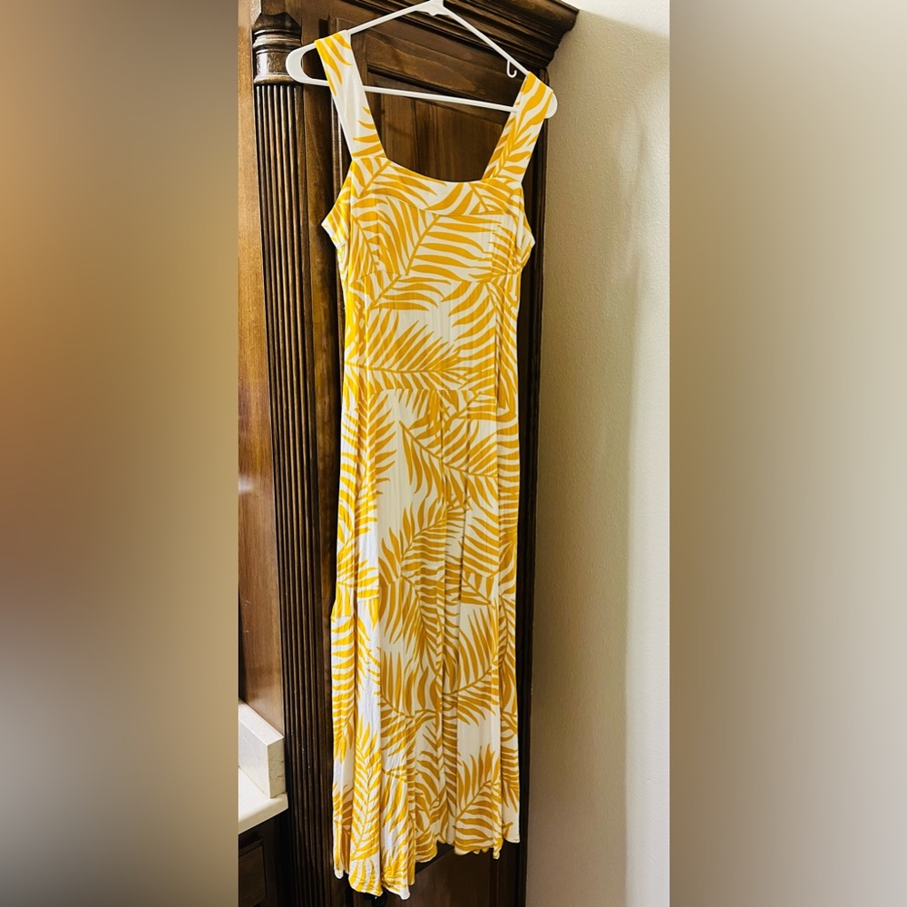 Vince Camuto sun dress size small.